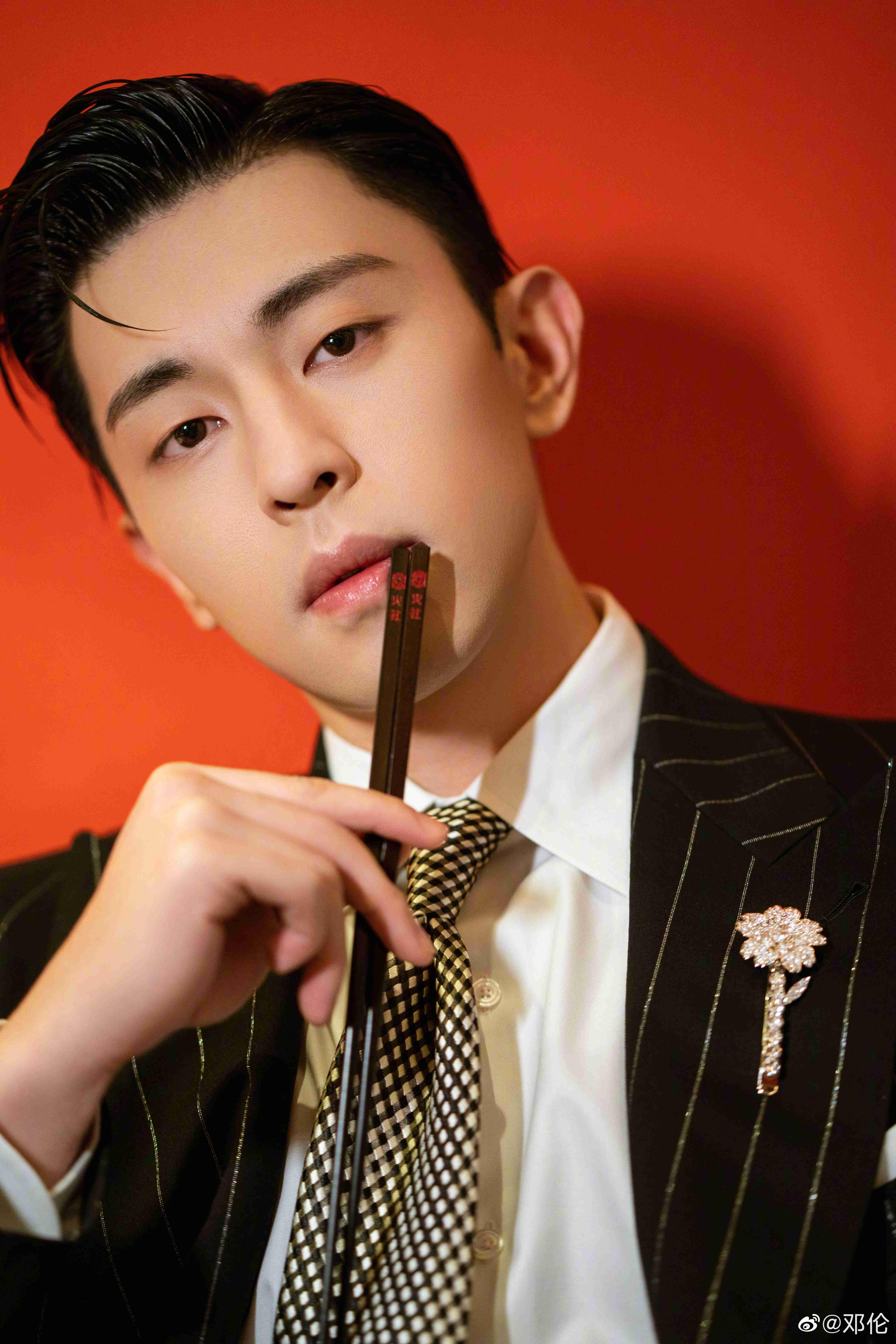 鄧倫因逃稅6165萬,被追收兼罰款1.06億。