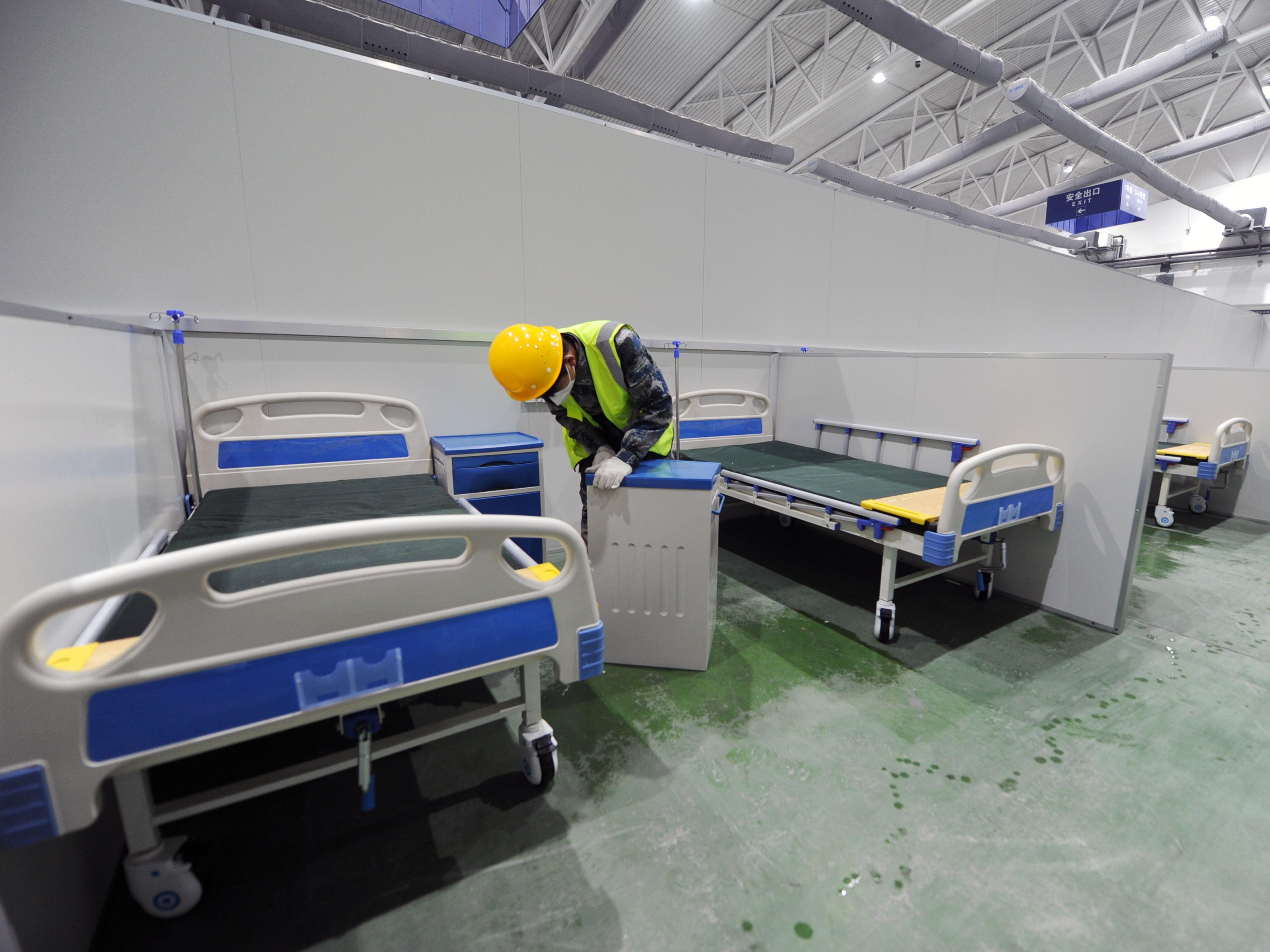 吉林長春國際會展中心的方艙醫院正加緊擴建。(中新社)