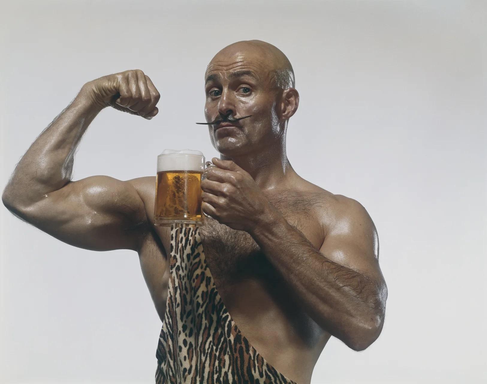 要做肌肉訓練時,在完成目標前最理想當然是戒酒精,即使要飲亦應留意分量和食物配搭。