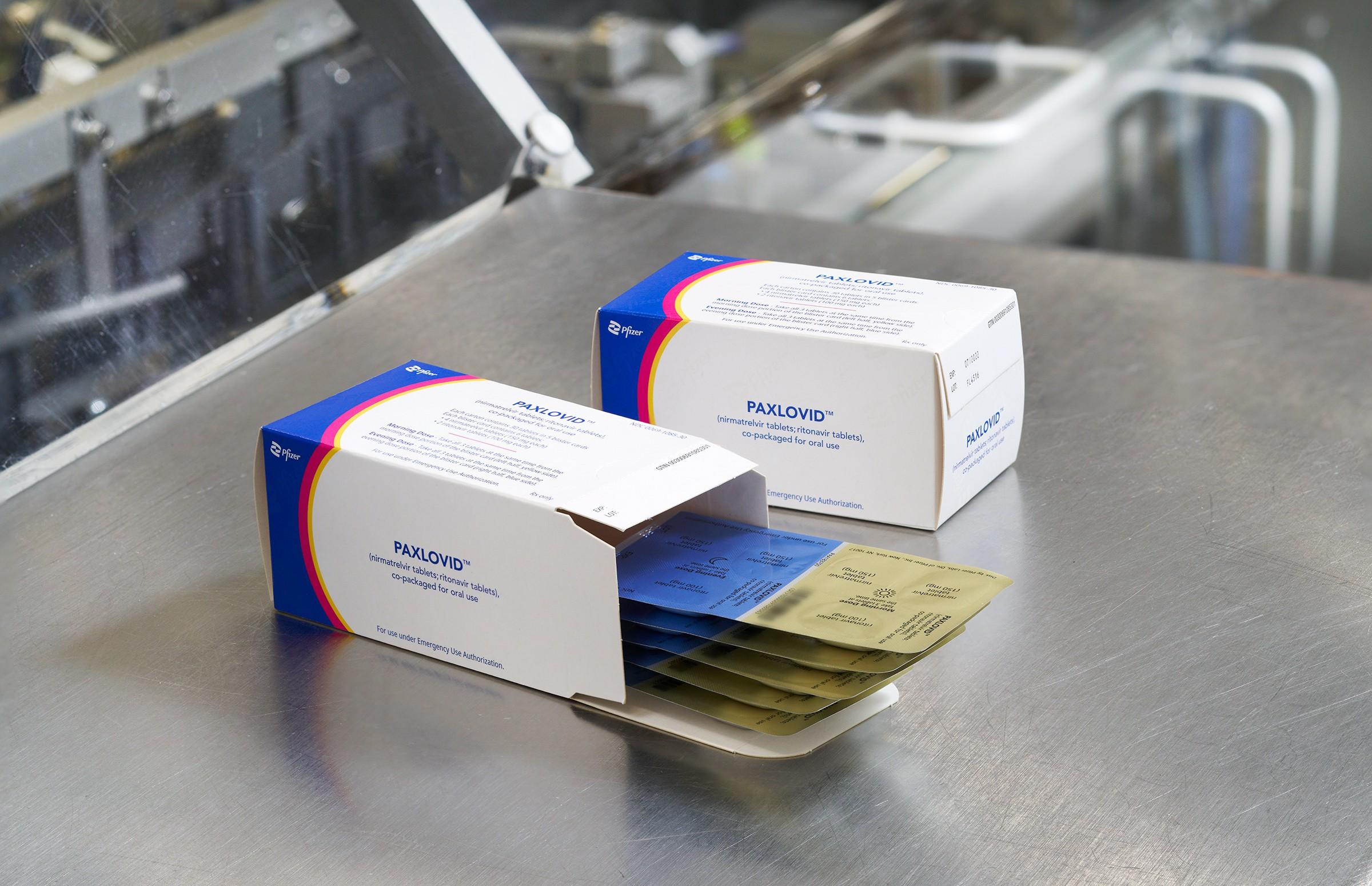 首批輝瑞藥廠研發的口服藥帕克斯洛維德 (Paxlovid)送抵醫管局。(政府新聞處)