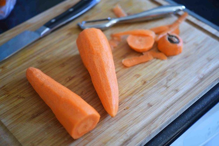 紅蘿蔔和甘筍這兩款食材,煲湯、炒菜、製作沙律都同樣美味。(網絡圖片)