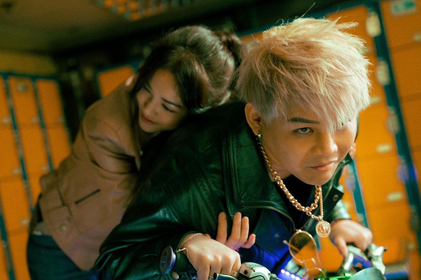 保錡自言本身是MK仔,MV是反映自己的成長。