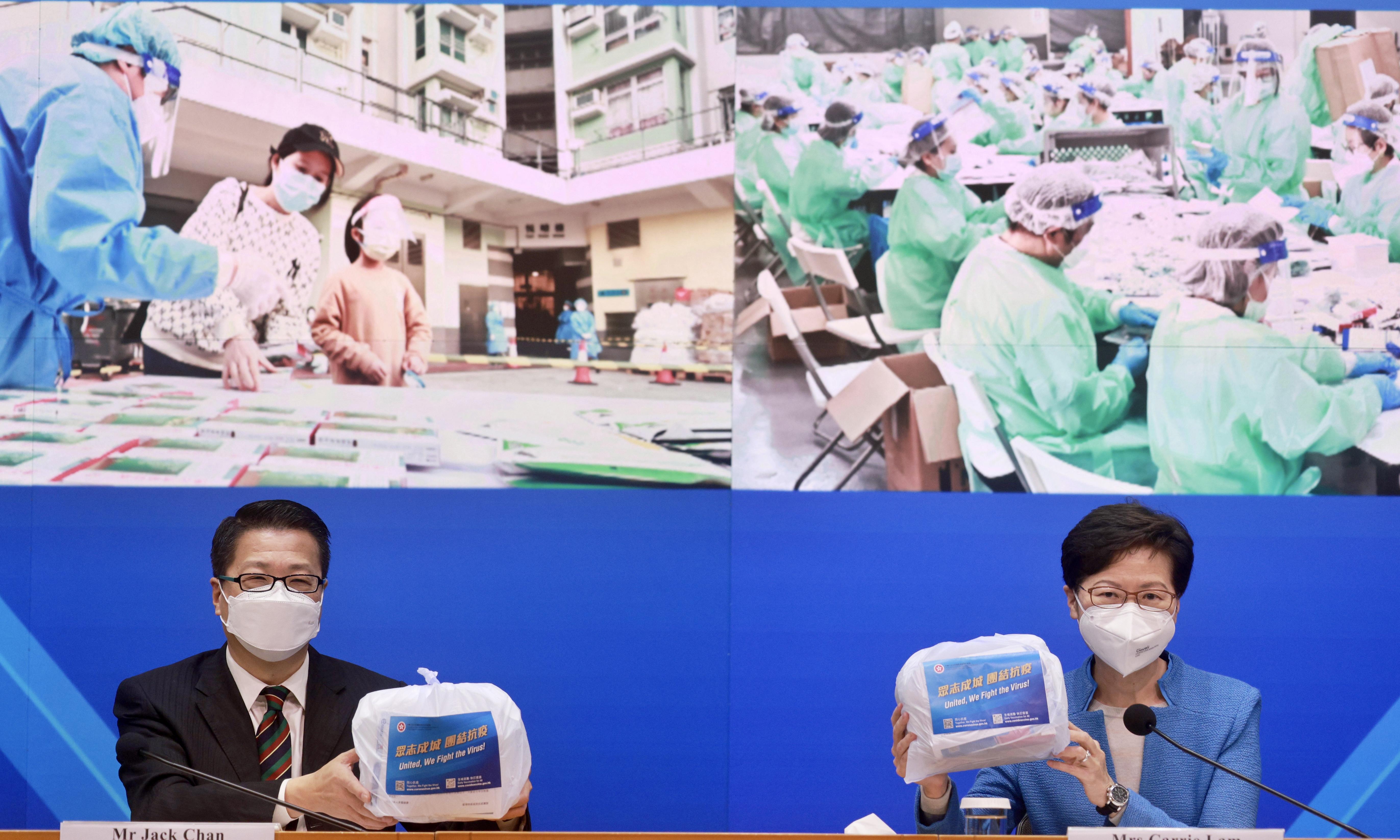 署理民政事務局長陳積志(左)及特首林鄭月娥(右)。