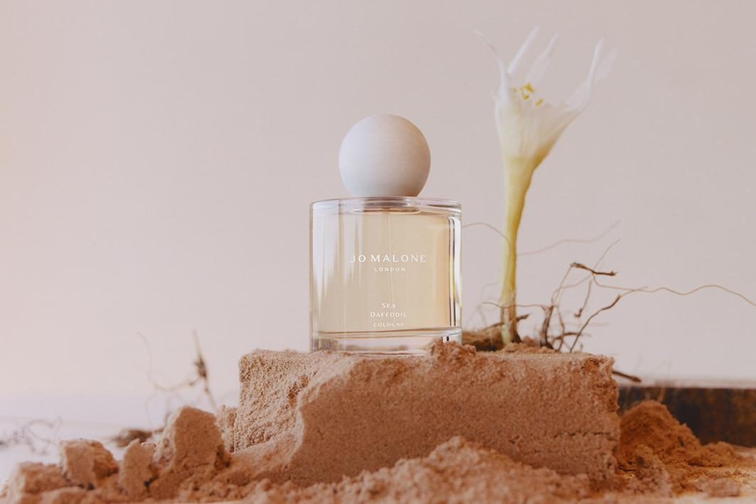 海水仙古龍水:清新醒神黃柑橘初調,穿透輕柔明媚的海水仙純潔花香,交織奶油氣息的香莢蘭與檀香氣息,充滿陽光感的暖意。 $970/50ml、$1,300/100ml