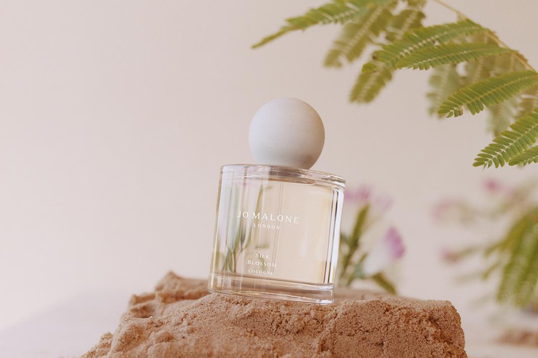 合歡花古龍水:初調的白胡椒辛香平衡主調合歡花的嬌媚及杏桃的香甜,完美糅合香料、果香與花香香調。$970/50ml、$1,300/100ml