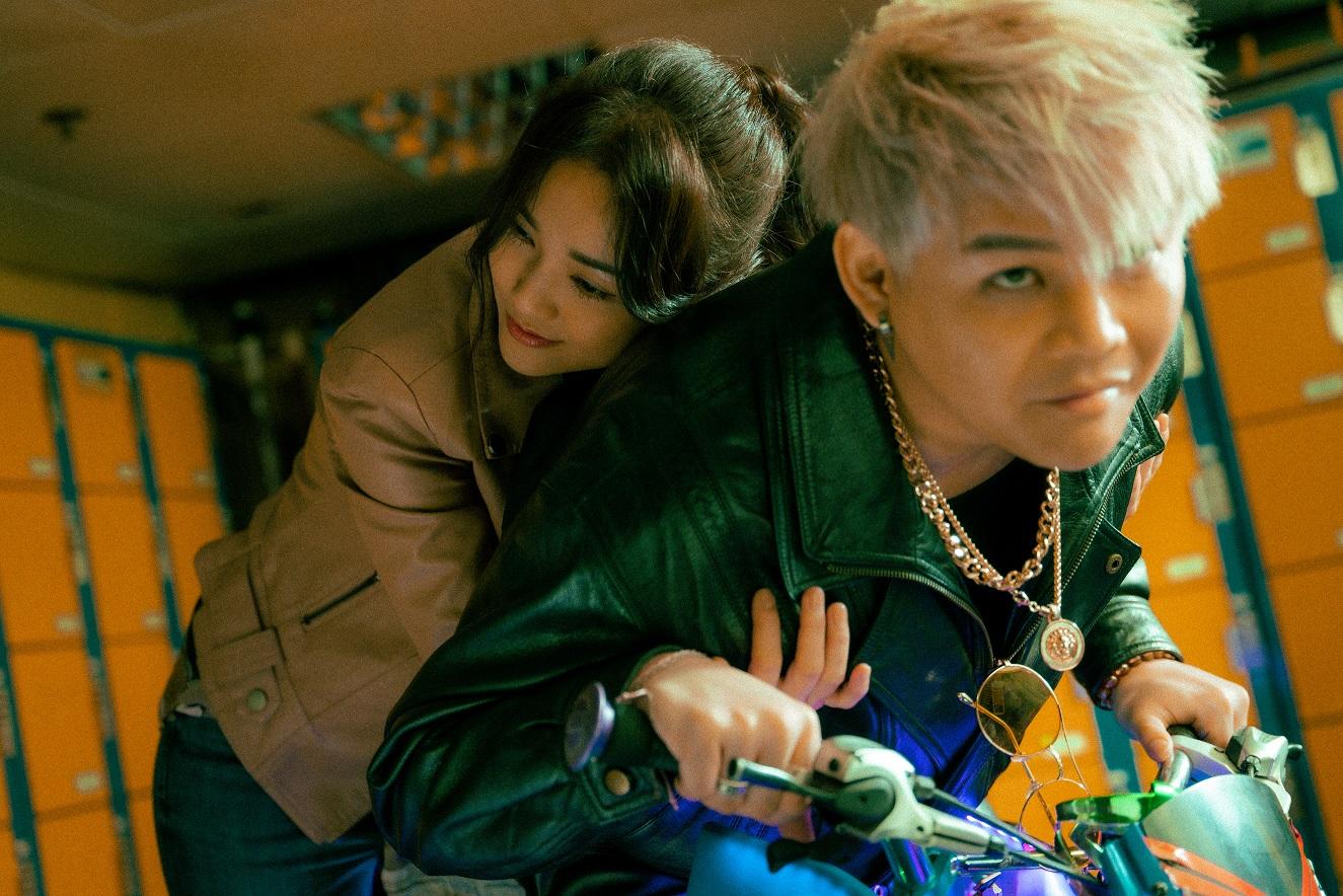 保錡自言是「娛樂圈淆底獸」,導演提出也獲Kay從後抱抱。