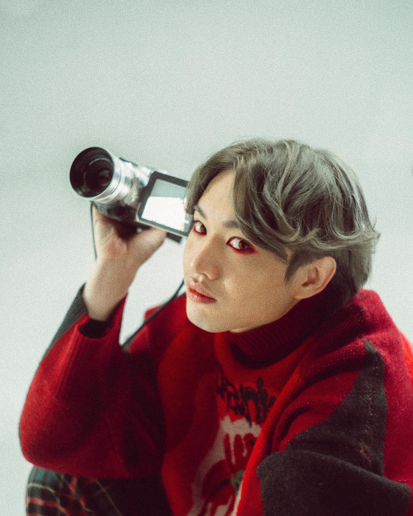 化身吸血鬼的Anson Lo笑言會選阿Jer來咬,因為多位置可咬。