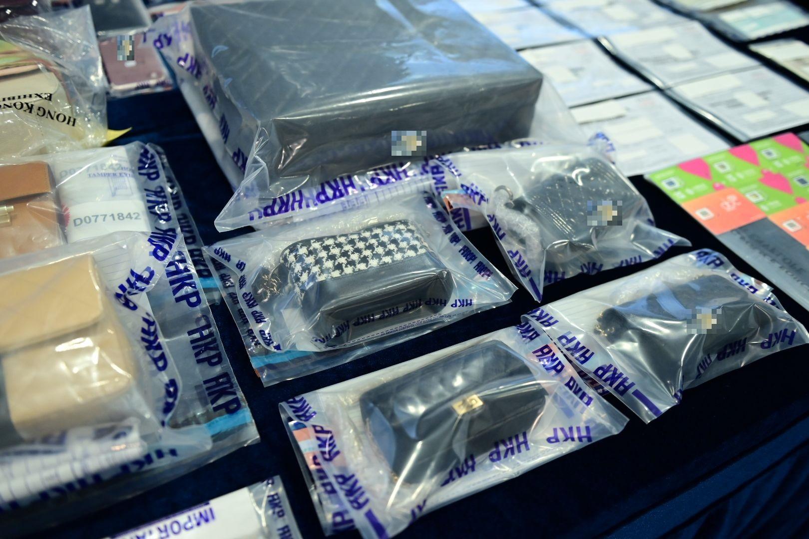 警方檢走證物。(警方提供)