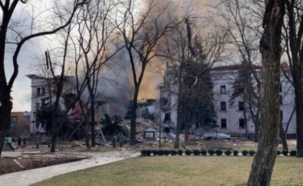 馬里烏波爾劇院受襲。(AP)