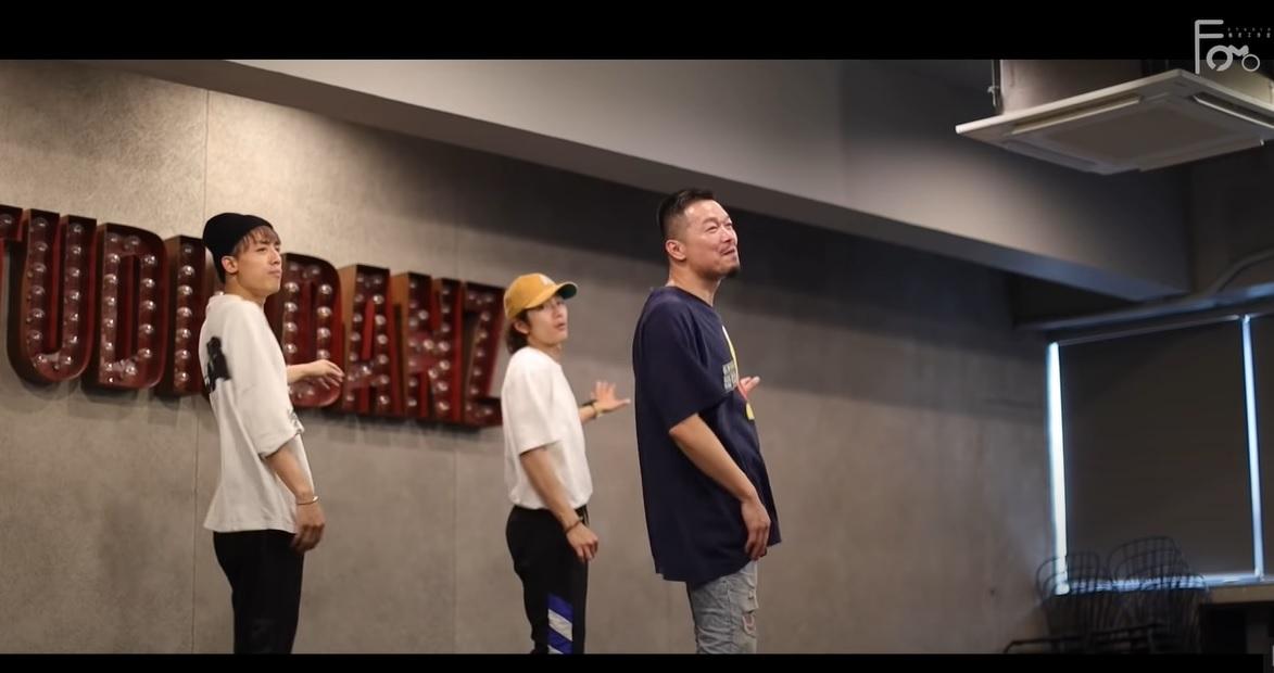 Rock Sir與AK和Alton設計具signature的舞步動作。