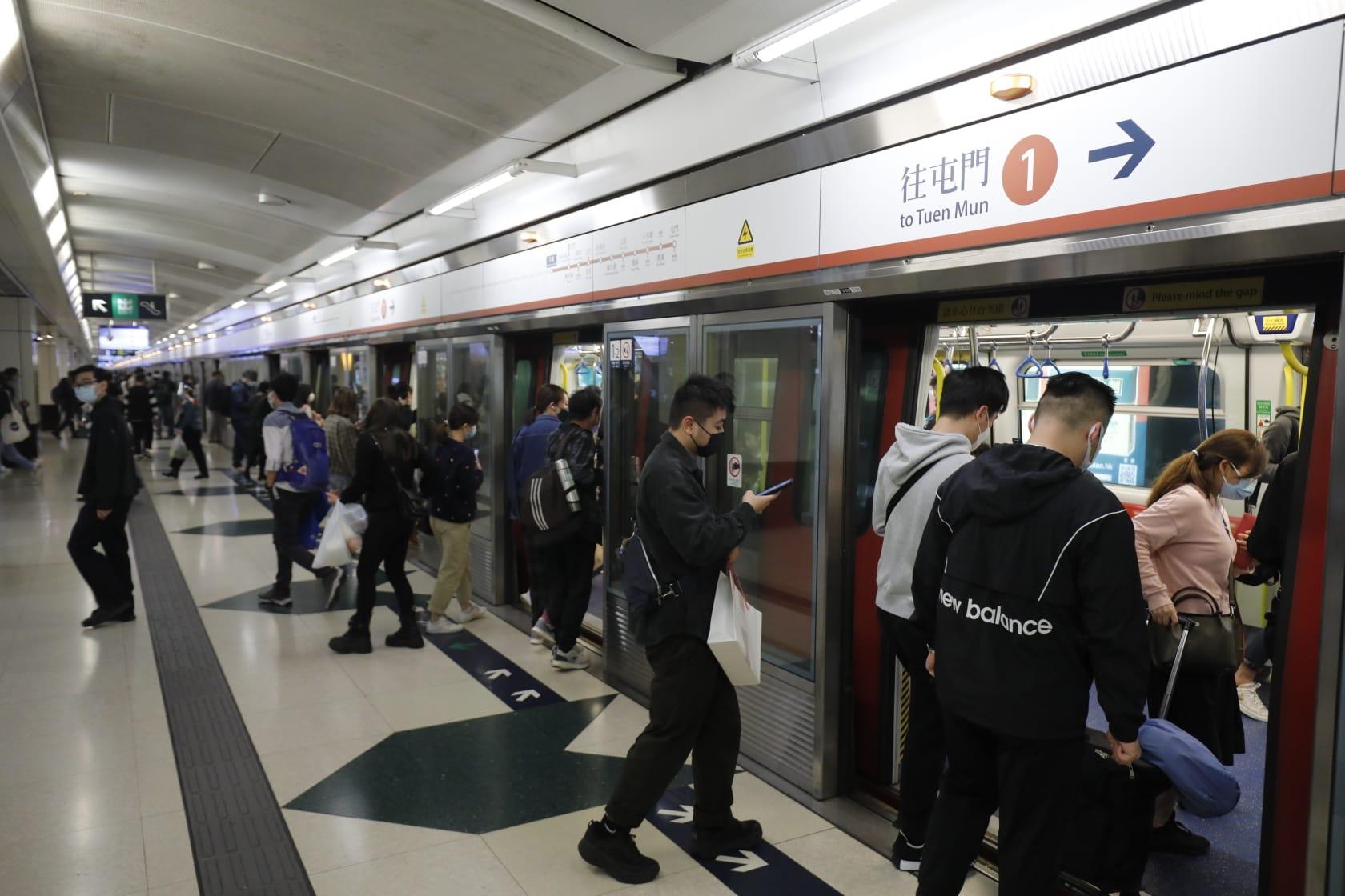 疫情|港鐵多名車長未能執勤 屯馬綫早上繁忙時段4.5分鐘一班車