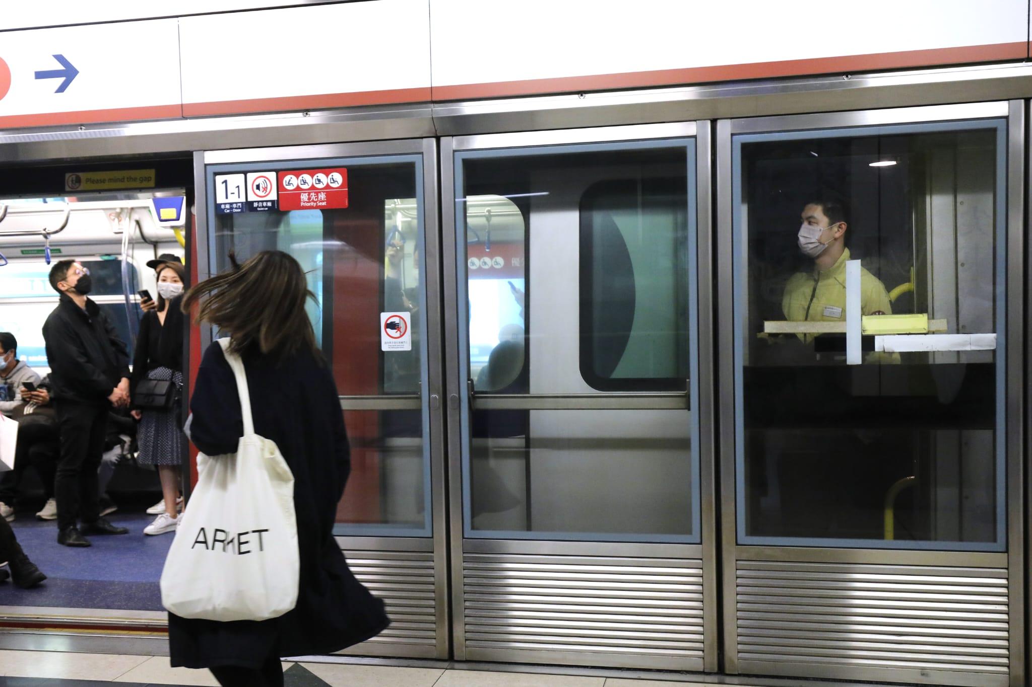 疫情|港鐵多名車長未能執勤 屯馬綫早上繁忙時段4.5分鐘一班車