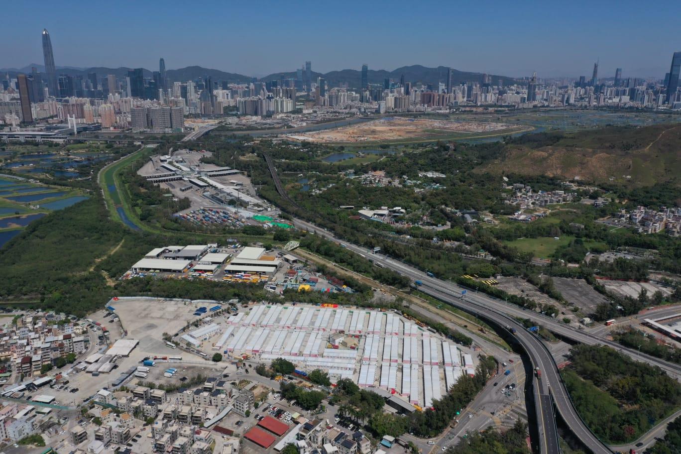 俗稱「方艙醫院」的新田社區隔離設施。(陳奕釗攝)