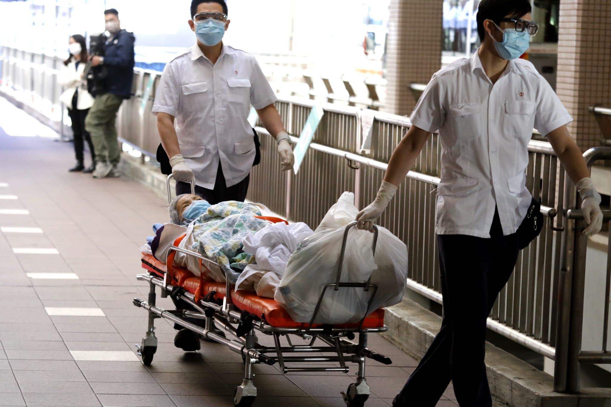 伊利沙伯醫院的病人陸續轉送其他醫院。(林俊源攝)