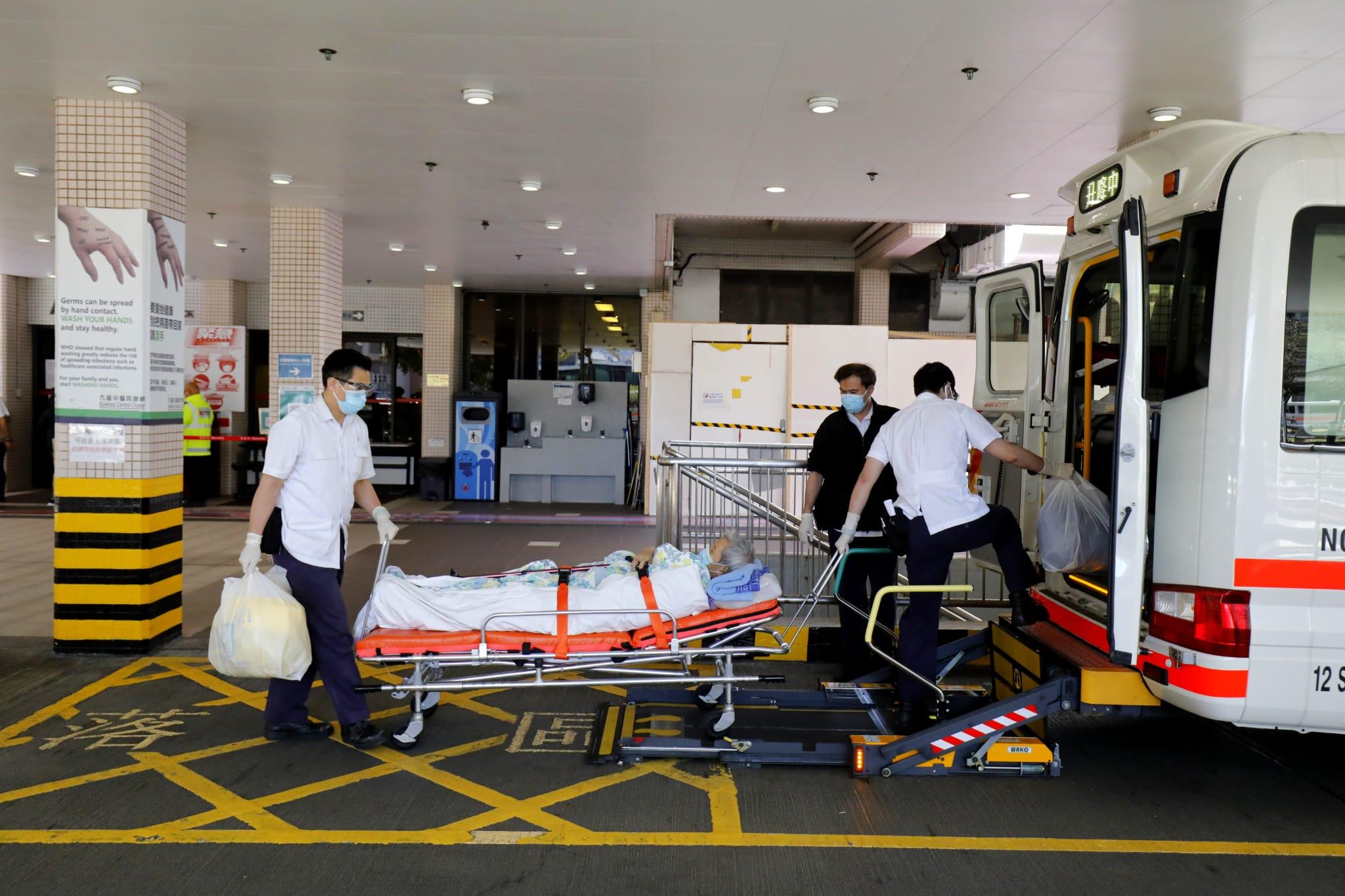 伊利沙伯醫院的病人陸續轉送其他醫院。(林俊源攝)