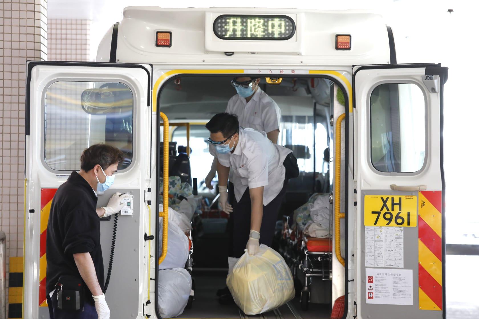 伊利沙伯醫院的病人陸續轉送其他醫院。(林俊源攝)