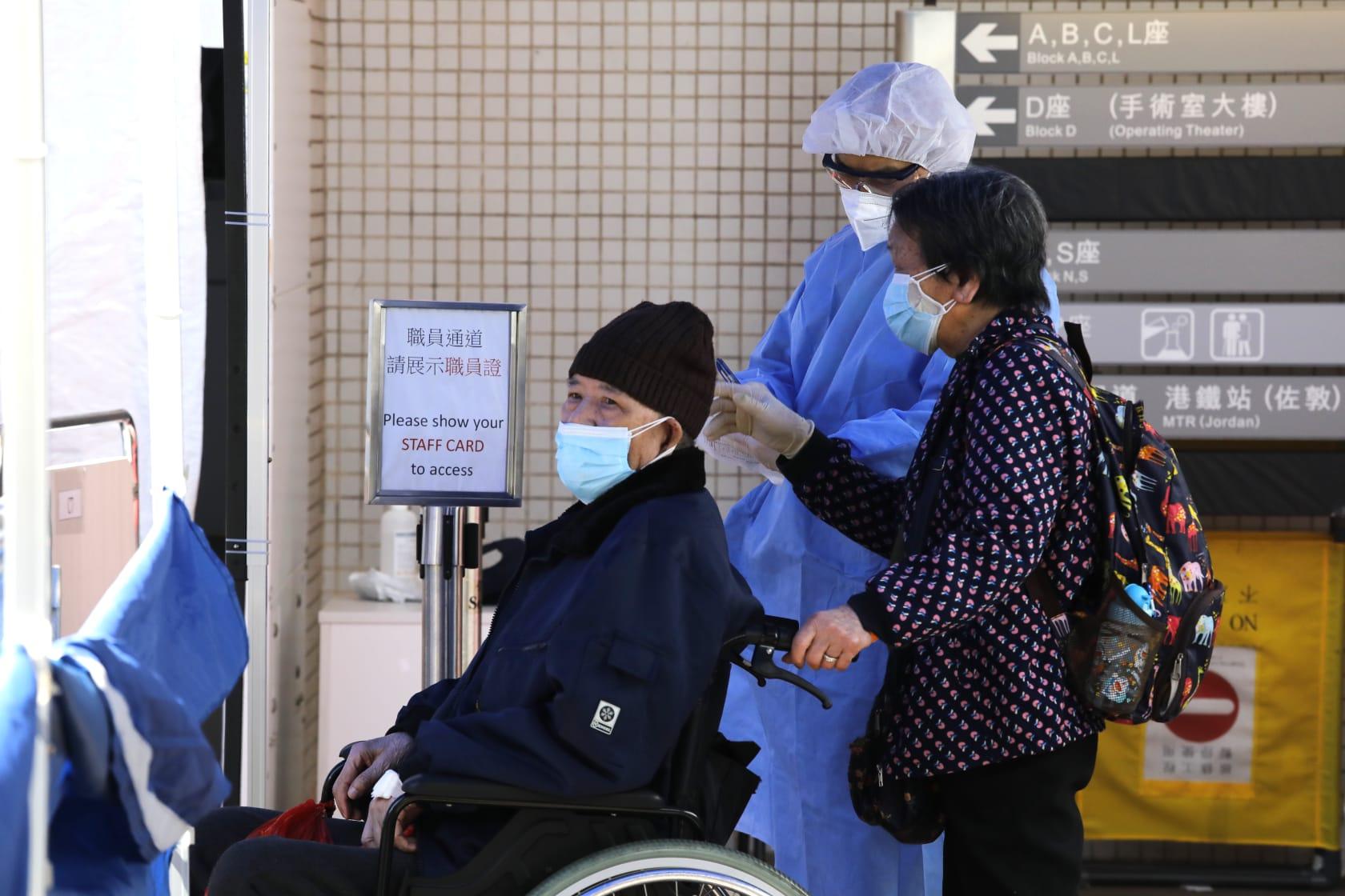 伊利沙伯醫院的病人陸續轉送其他醫院。(林俊源攝)