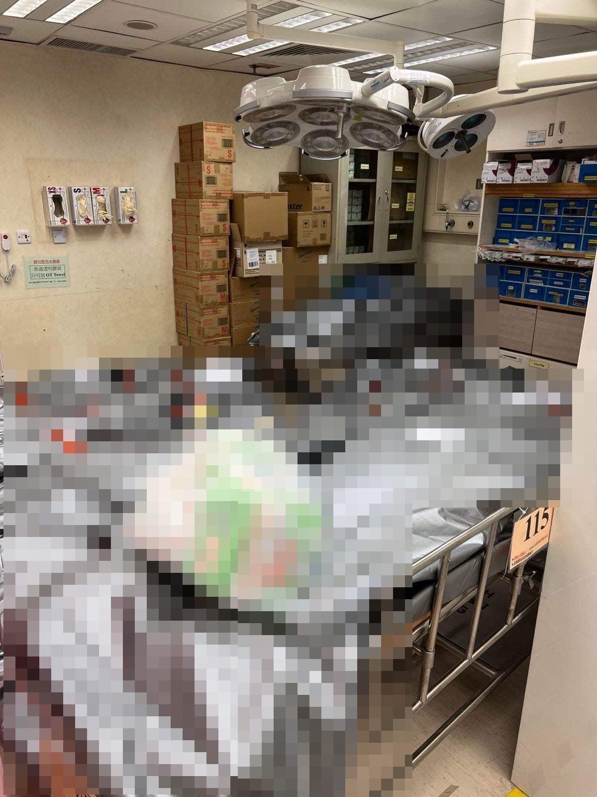 網上流傳照片,顯示於公立醫院病房有病人「與遺體共存」。(網上圖片)