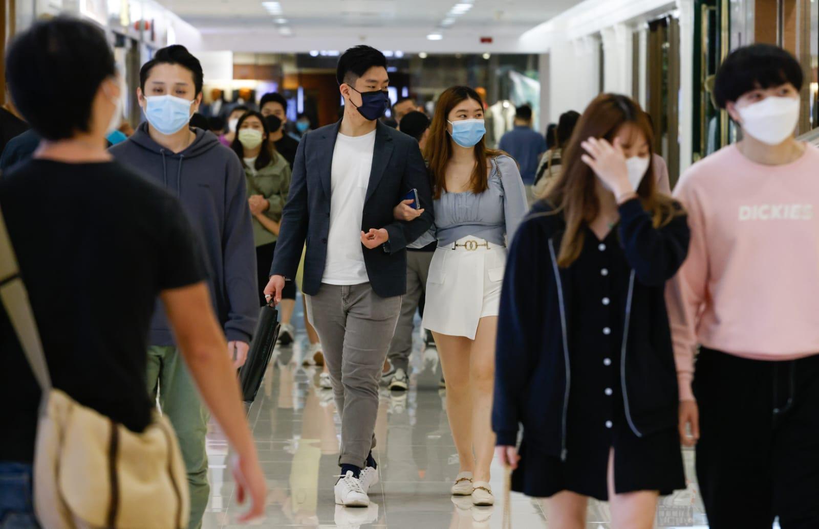 近日市面人流增加。(蘇文傑攝)