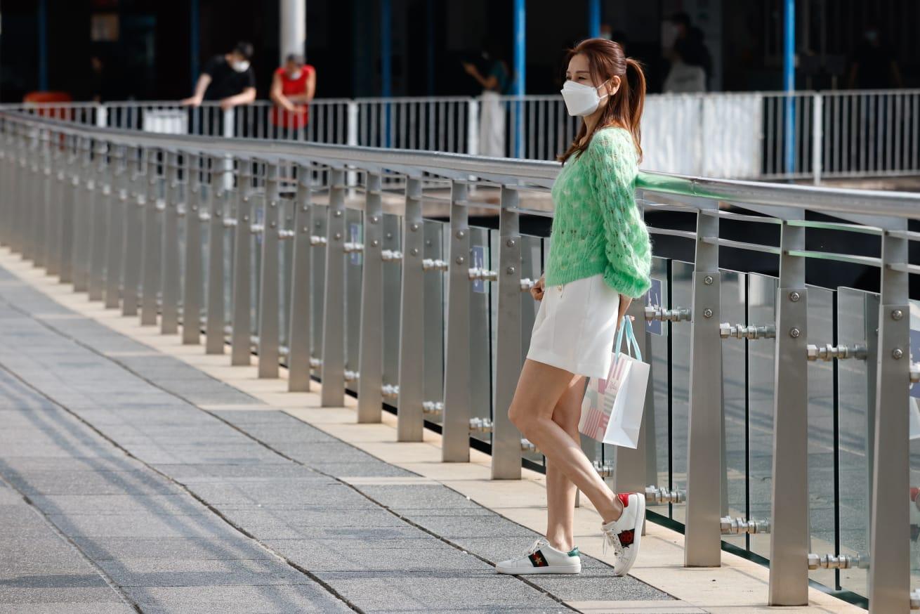 近日市面人流增加。(蘇文傑攝)