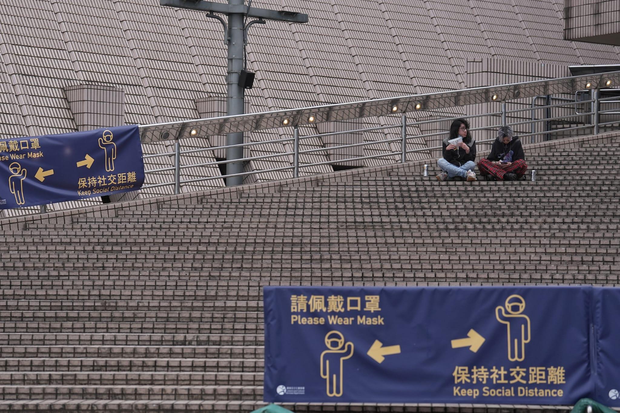 政府擬放寬社交距離措施。(夏家朗攝)