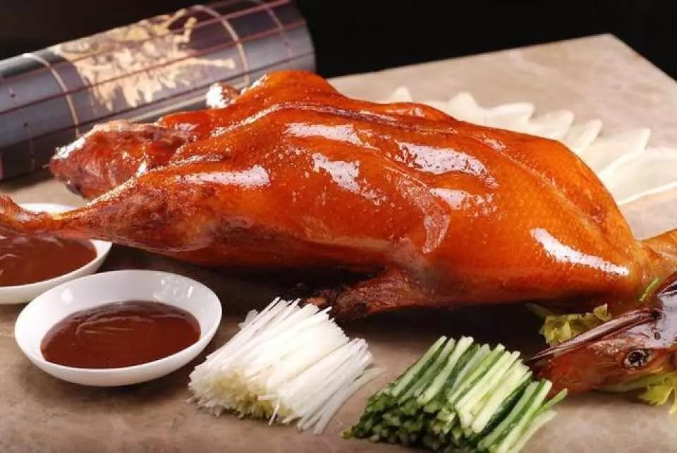 海雲天最近推出片皮鴨優惠套餐。