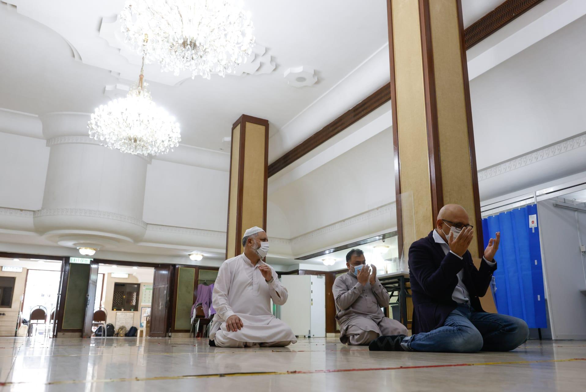 九龍清真寺今日為重開做足防疫準備。(蘇文傑攝)