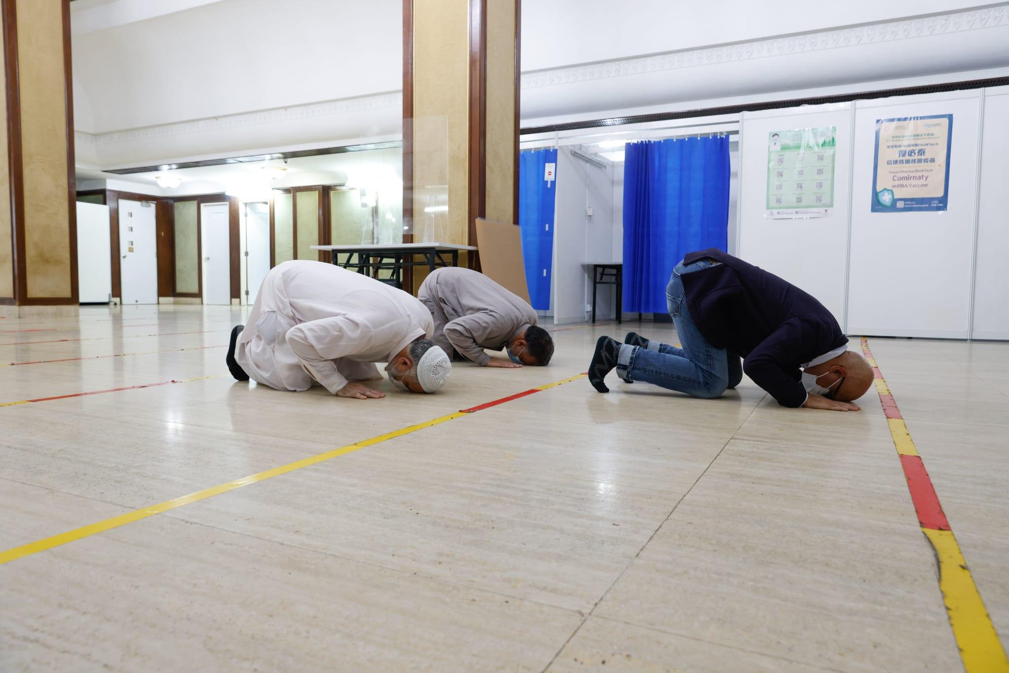 九龍清真寺今日為重開做足防疫準備。(蘇文傑攝)