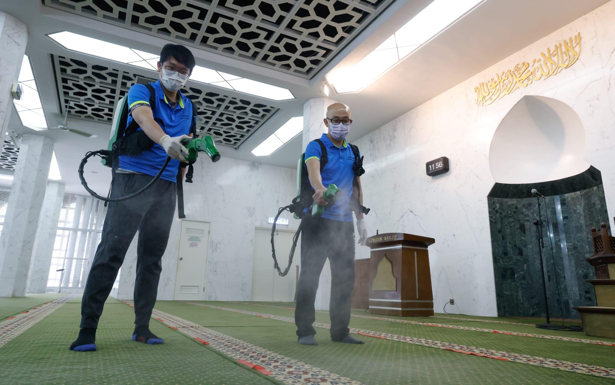九龍清真寺今日為重開做足防疫準備。(蘇文傑攝)