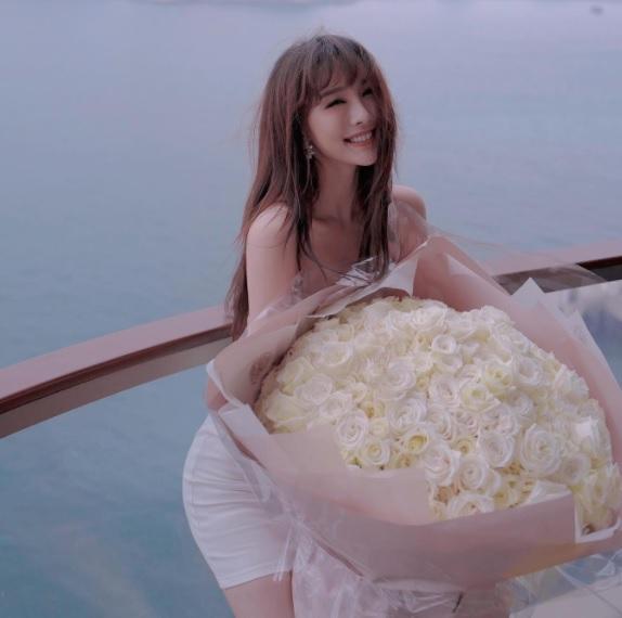 陳靜獲蔚雨芯充當龍友拍生日寫真