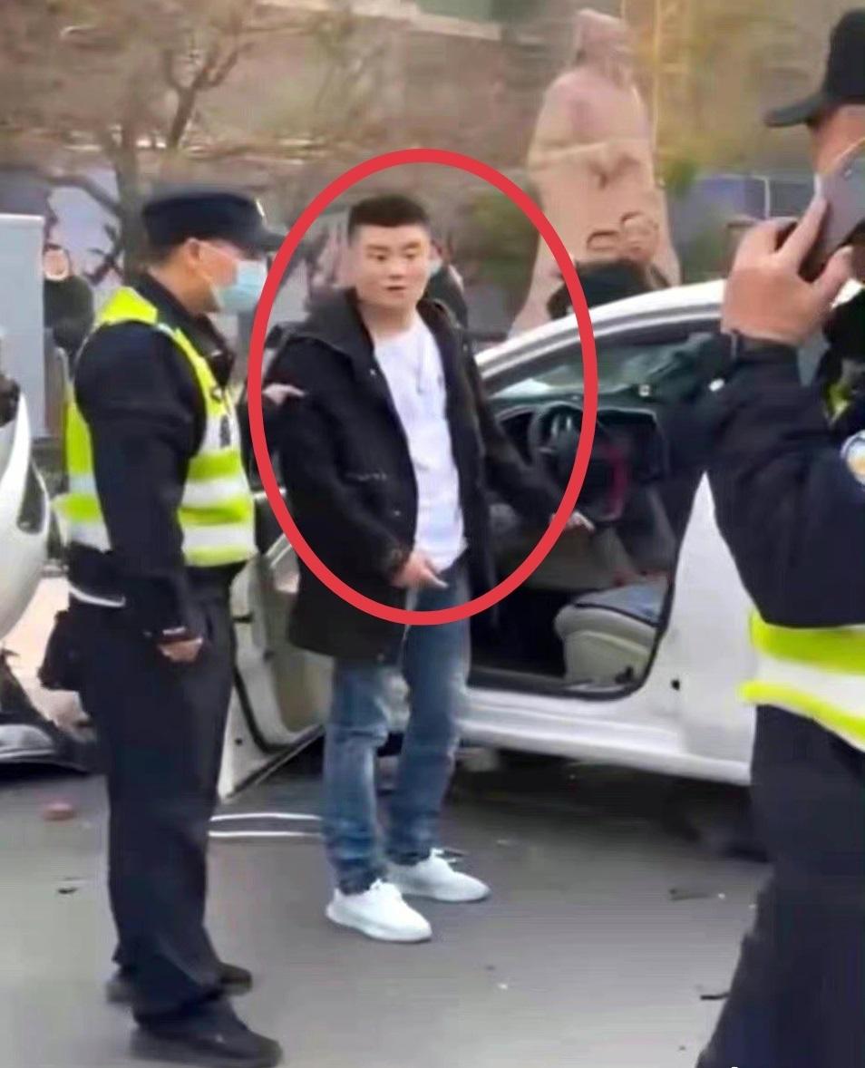 肇事司機事後被警方控制。(互聯網)