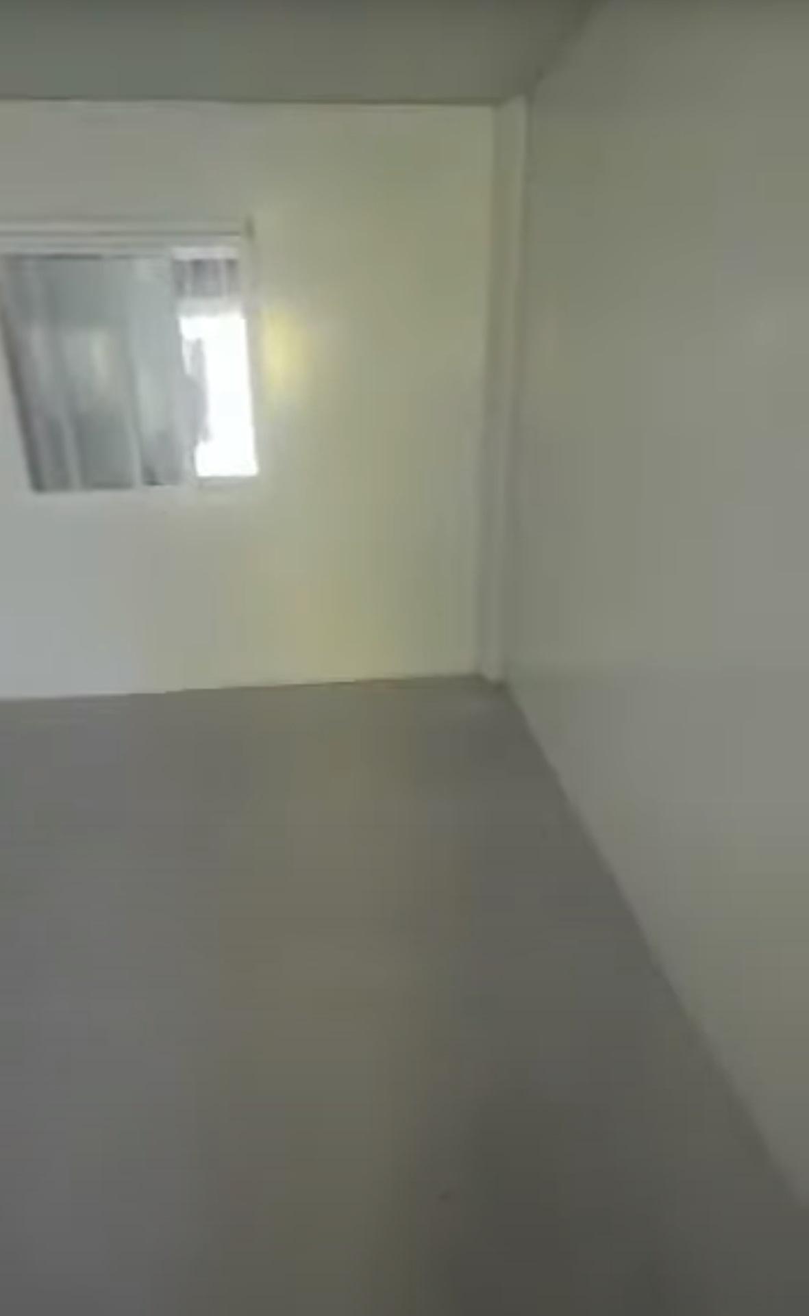 部分隔離單位幾近「空盒」。(網上截圖)