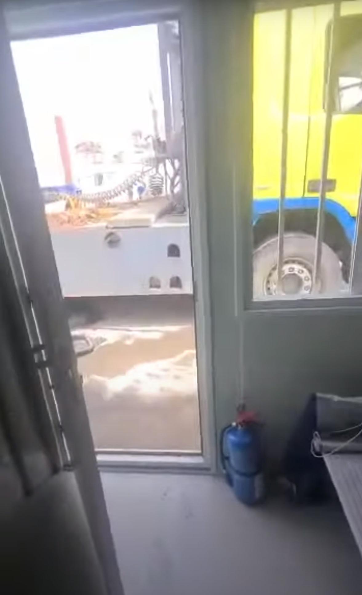 影片見到在隔離單位外停泊一輛拖頭。(網上截圖)