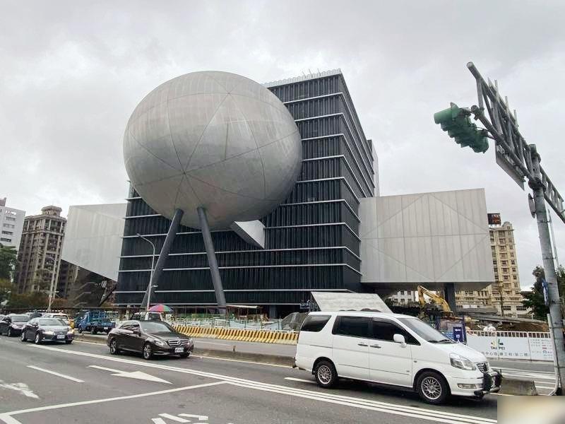 台北表演藝術中心太似「滷味三寶」。(互聯網)