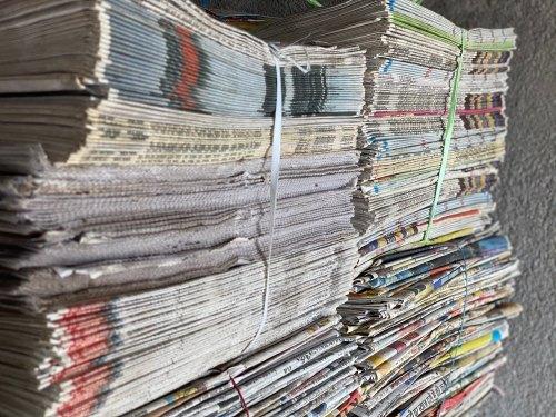 報紙放在衣櫃及抽屜可以吸濕及防蟲。