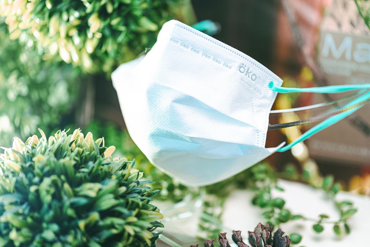 環保品牌「ÖKOSIX 綠適口罩」於2021年成立。