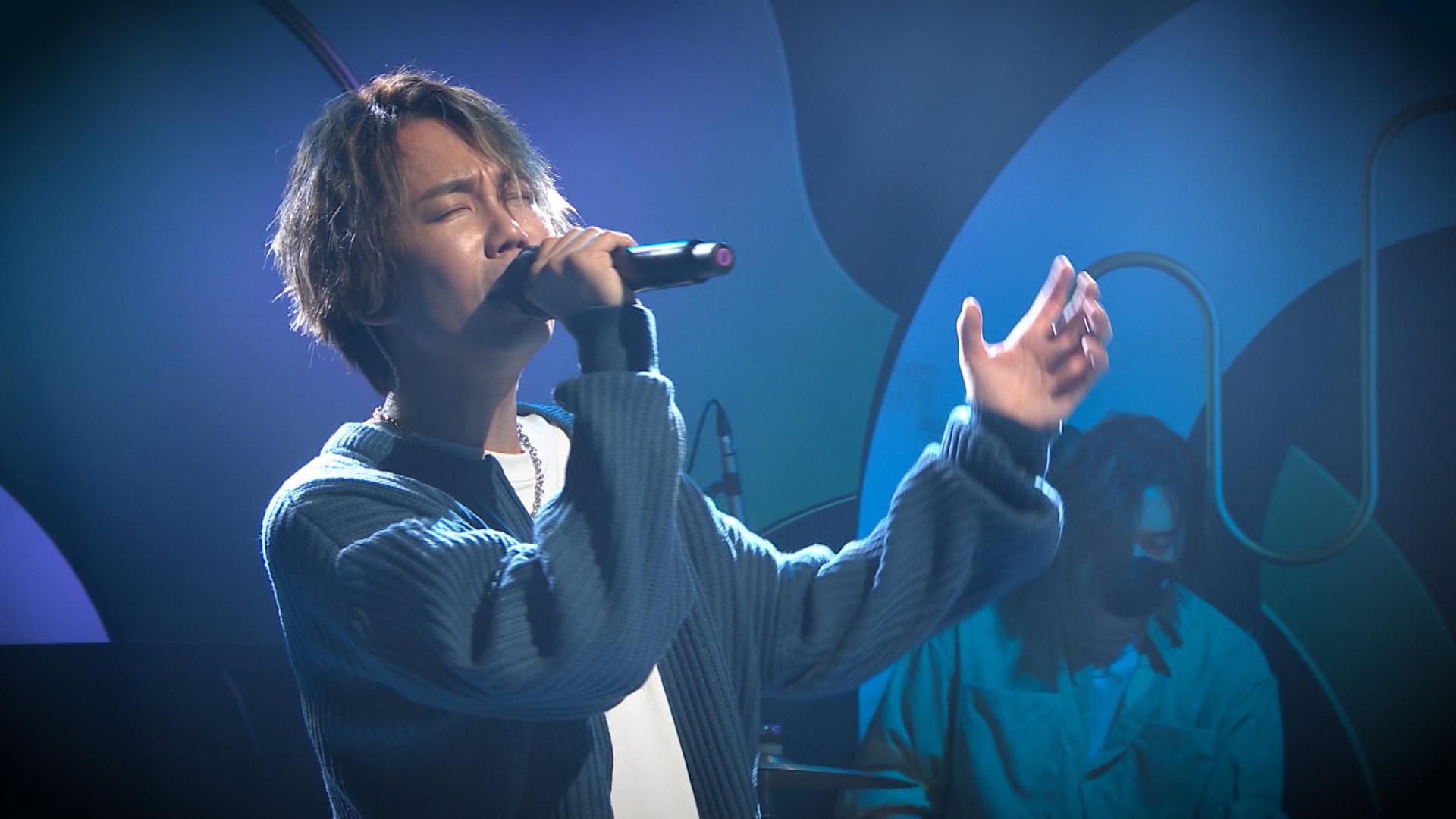 ToNick在band房為粉絲演唱新曲《再見止痛葯》。