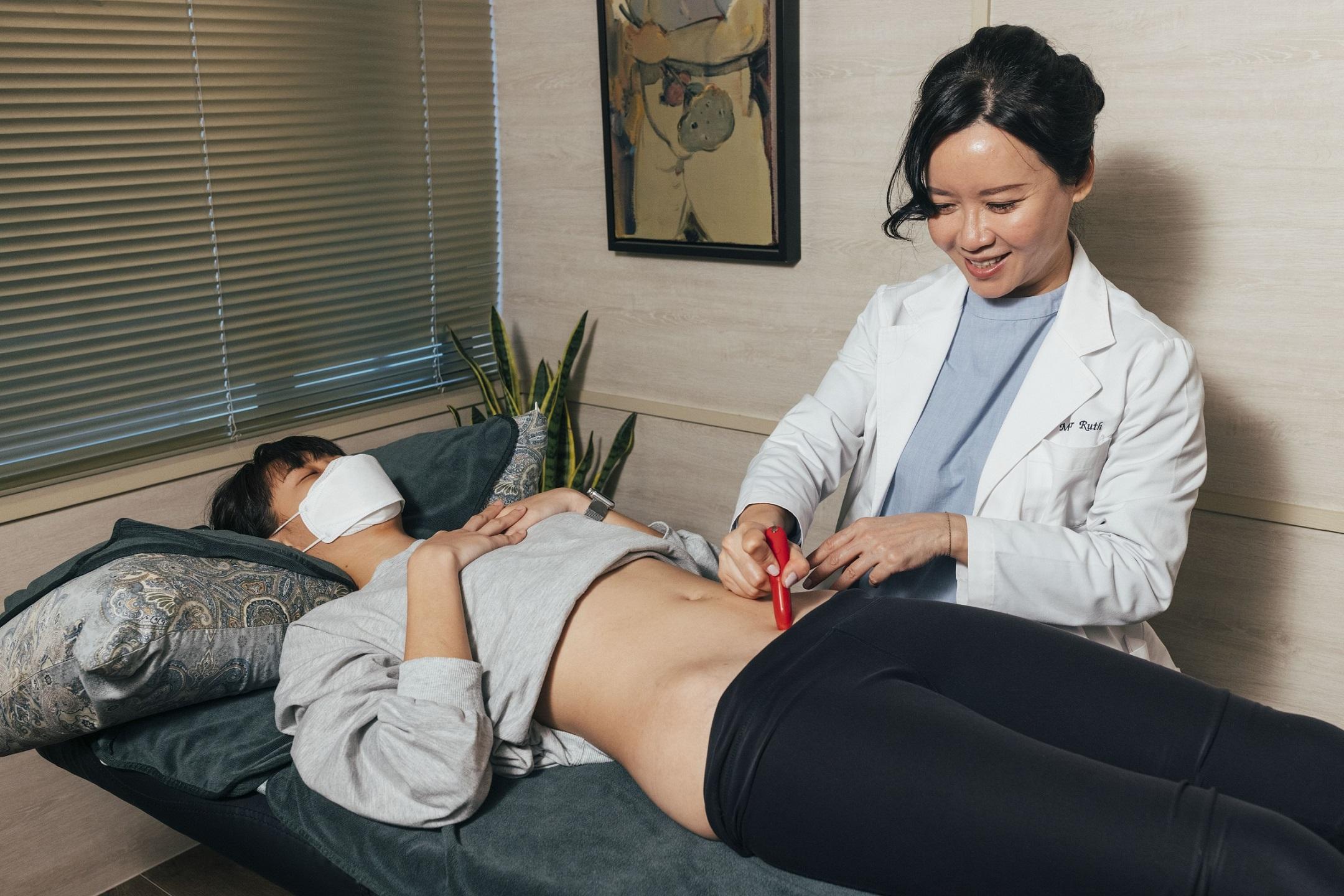 中極穴CV3:位於肚臍下六隻手指寬中線上的位置。這個穴位有助增強腎精及緩和生殖及泌尿系統的停滯。Tango X方便及環保,充電一次即可進行長達120分鐘的按摩。