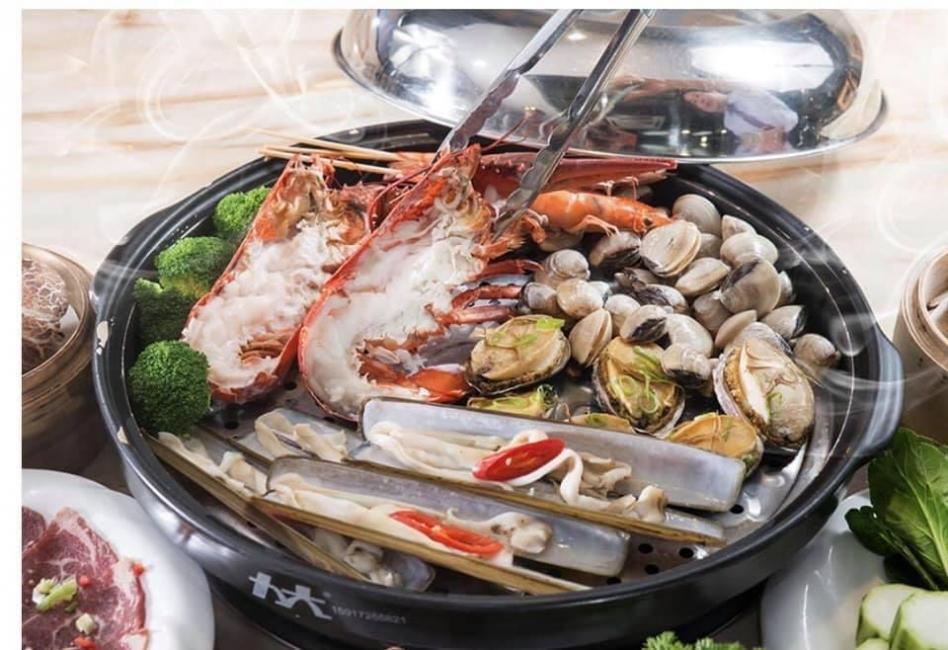 人氣生猛龍蝦蒸氣鍋餐+鮮椰子水粥底火鍋