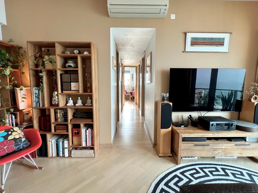 單位間隔四正實用,透過長長的走廊貫通整個空間,而同一色系和風格的設計,讓整體達到一致性,感覺更統一。