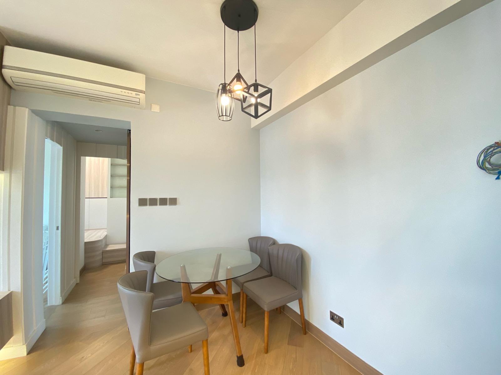 大廳呈長方形,間隔算實用四正,容易擺放傢俱。