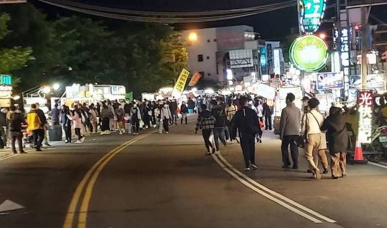 墾丁大街今晚人流驟減五成。(互聯網)