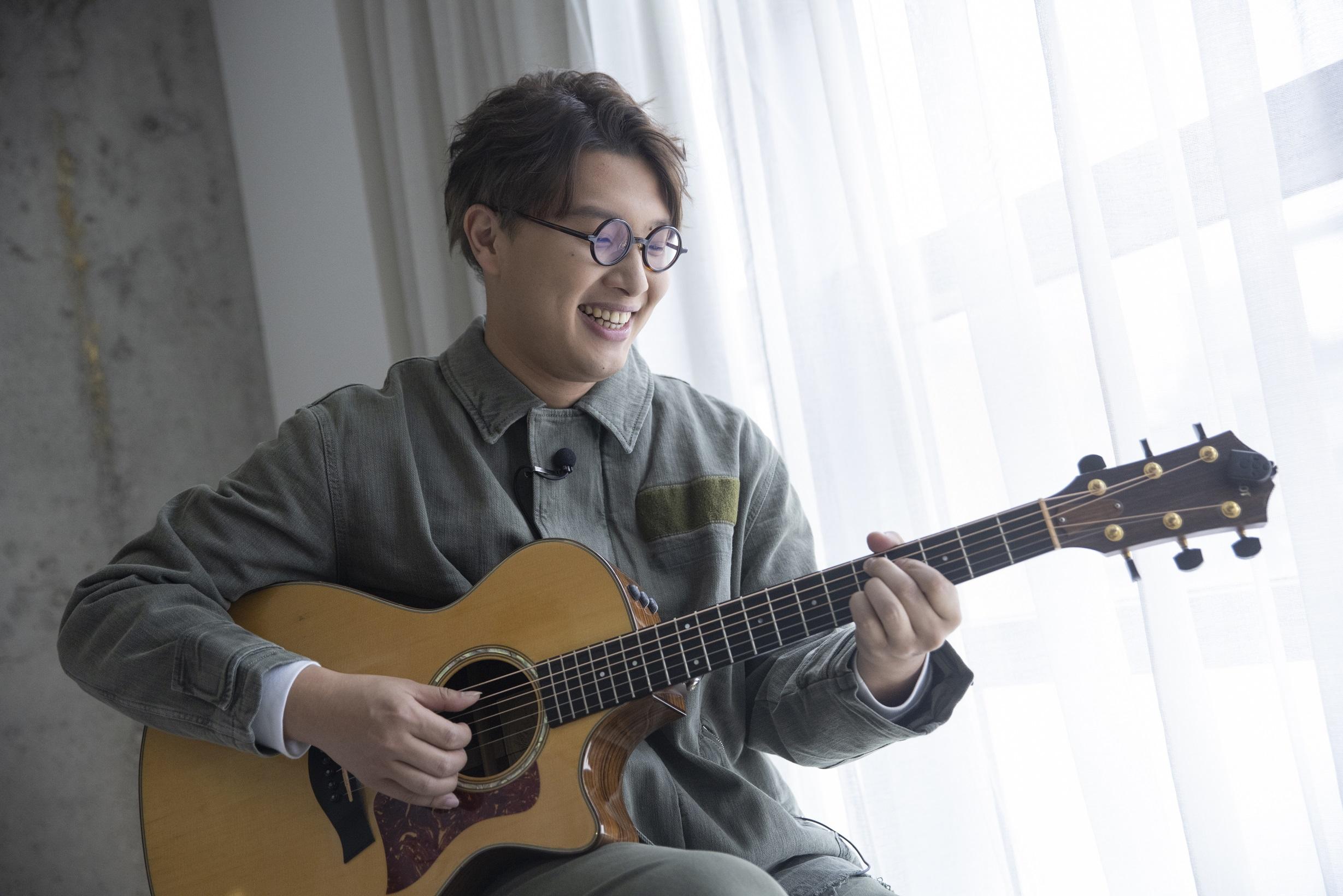 吳林峰熱愛音樂,拿著吉他就能自得其樂。