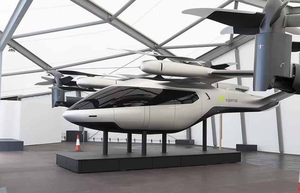 機場展出一輛空中的士。(互聯網)