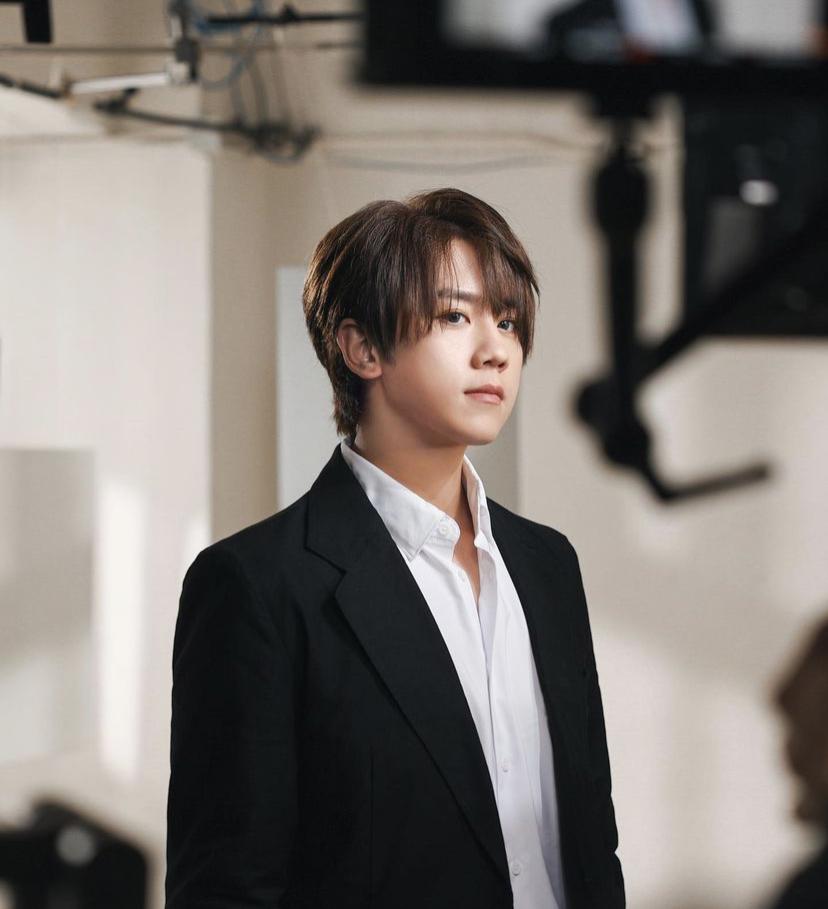 張敬軒被指新髮型與姜濤撞樣。