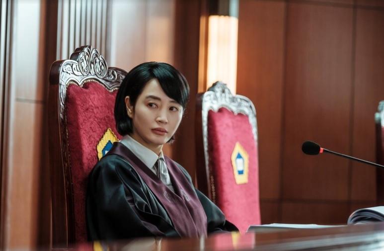 金惠秀演技毋庸置疑,憑《少年法庭》角逐視后。