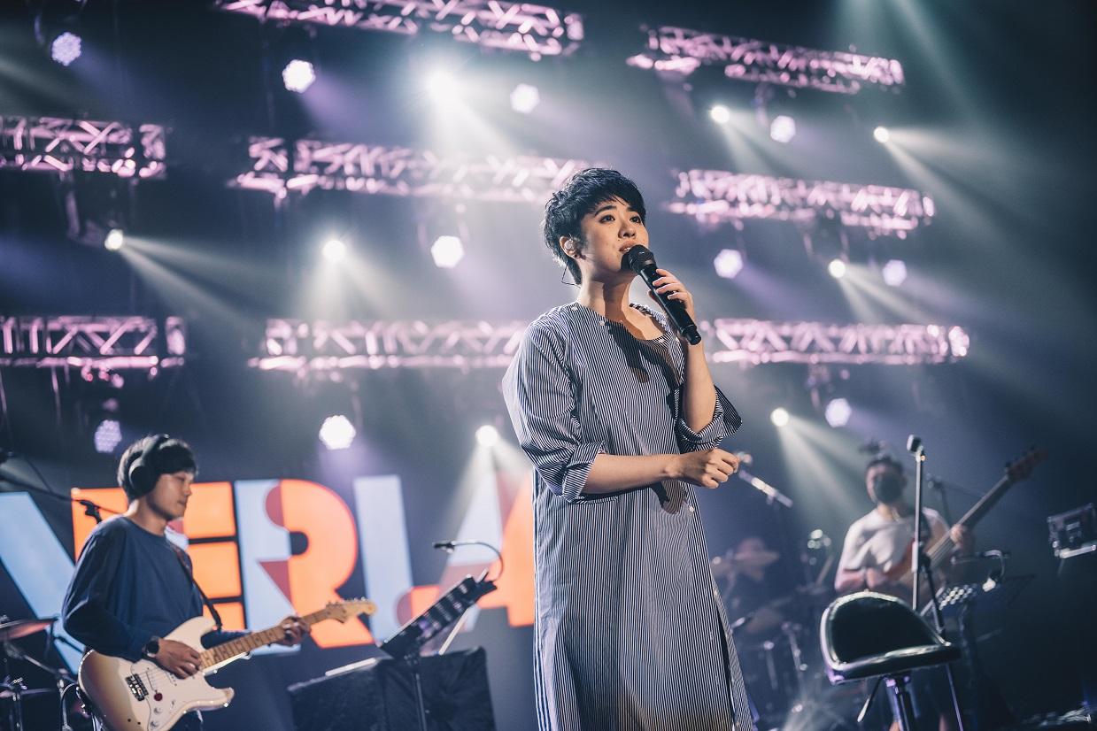 岑寧兒自言喜歡live表演,原定於本月舉行演唱會,但因疫情影響未公布已經要延期。