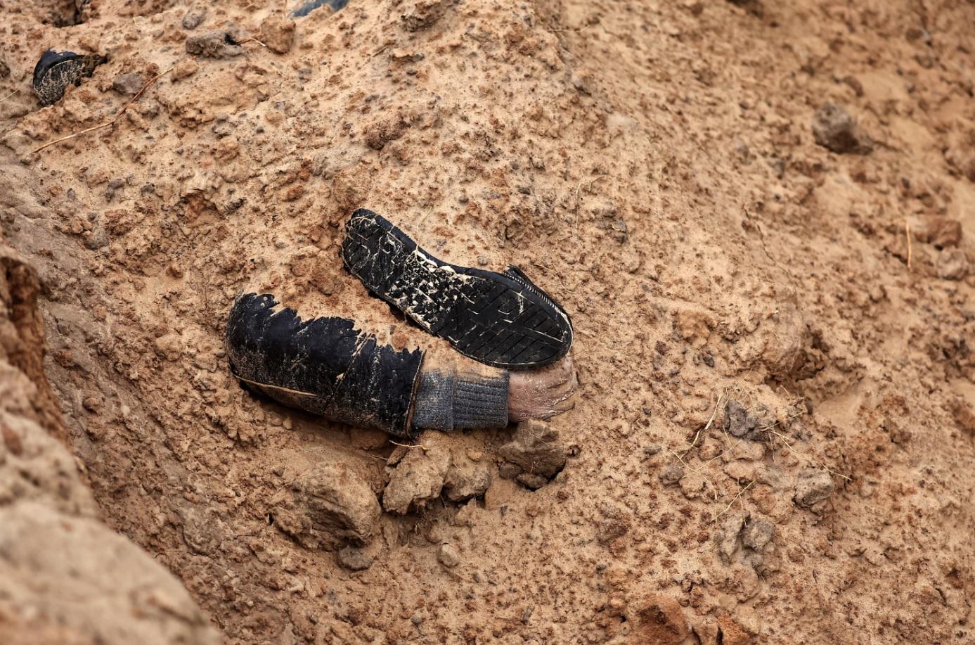 死者被埋亂葬崗。(路透社)