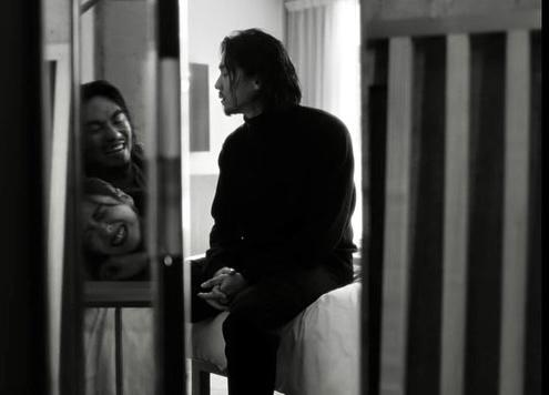 吳林峰找來本身是情侶的張紋嘉和林子傑任《我也難過的》MV男女主角。