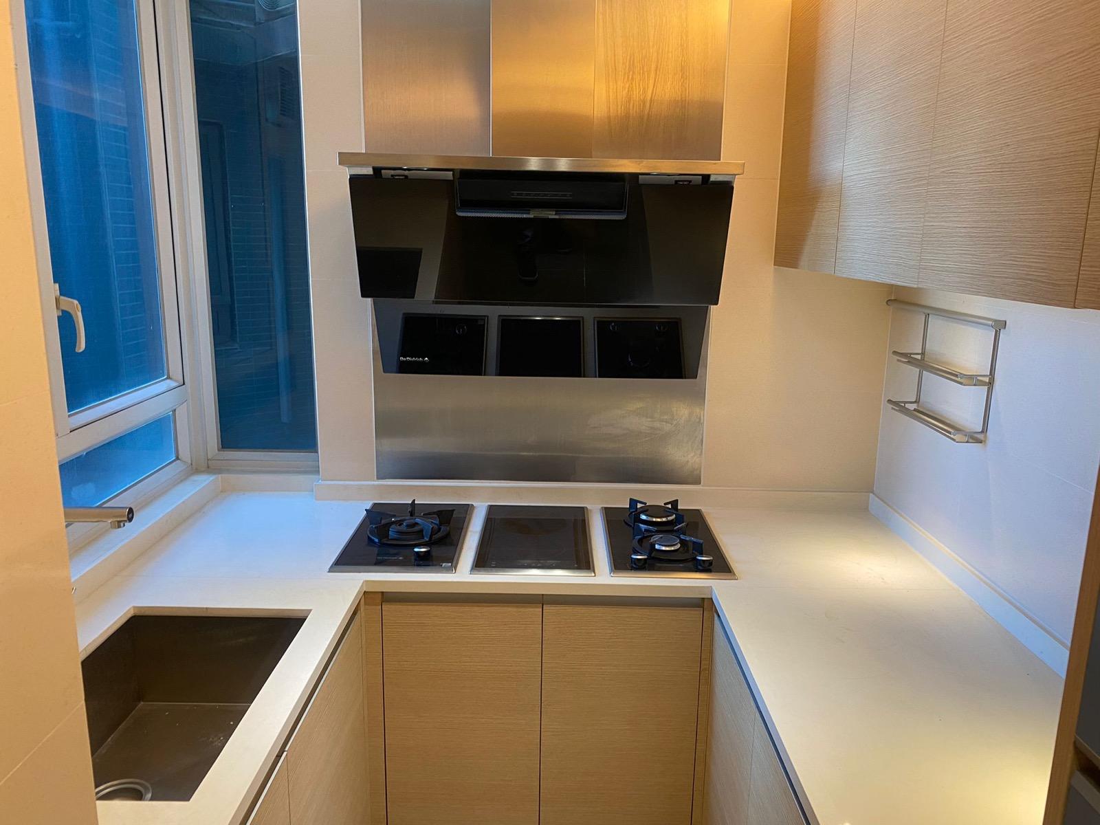 廚房用料優質、設備齊全,下廚空間亦充足。